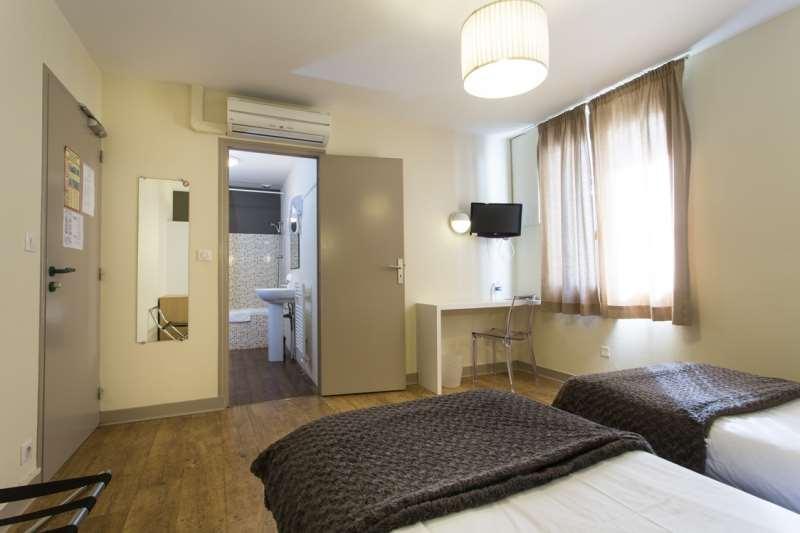 Brit Hotel Du Parc Niort Centre-Parking Gratuit Номер фото