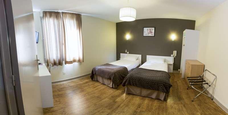 Brit Hotel Du Parc Niort Centre-Parking Gratuit Номер фото