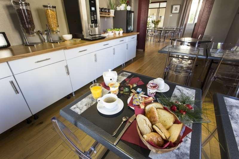 Brit Hotel Du Parc Niort Centre-Parking Gratuit Ресторан фото