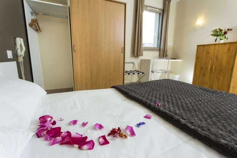 Brit Hotel Du Parc Niort Centre-Parking Gratuit Номер фото