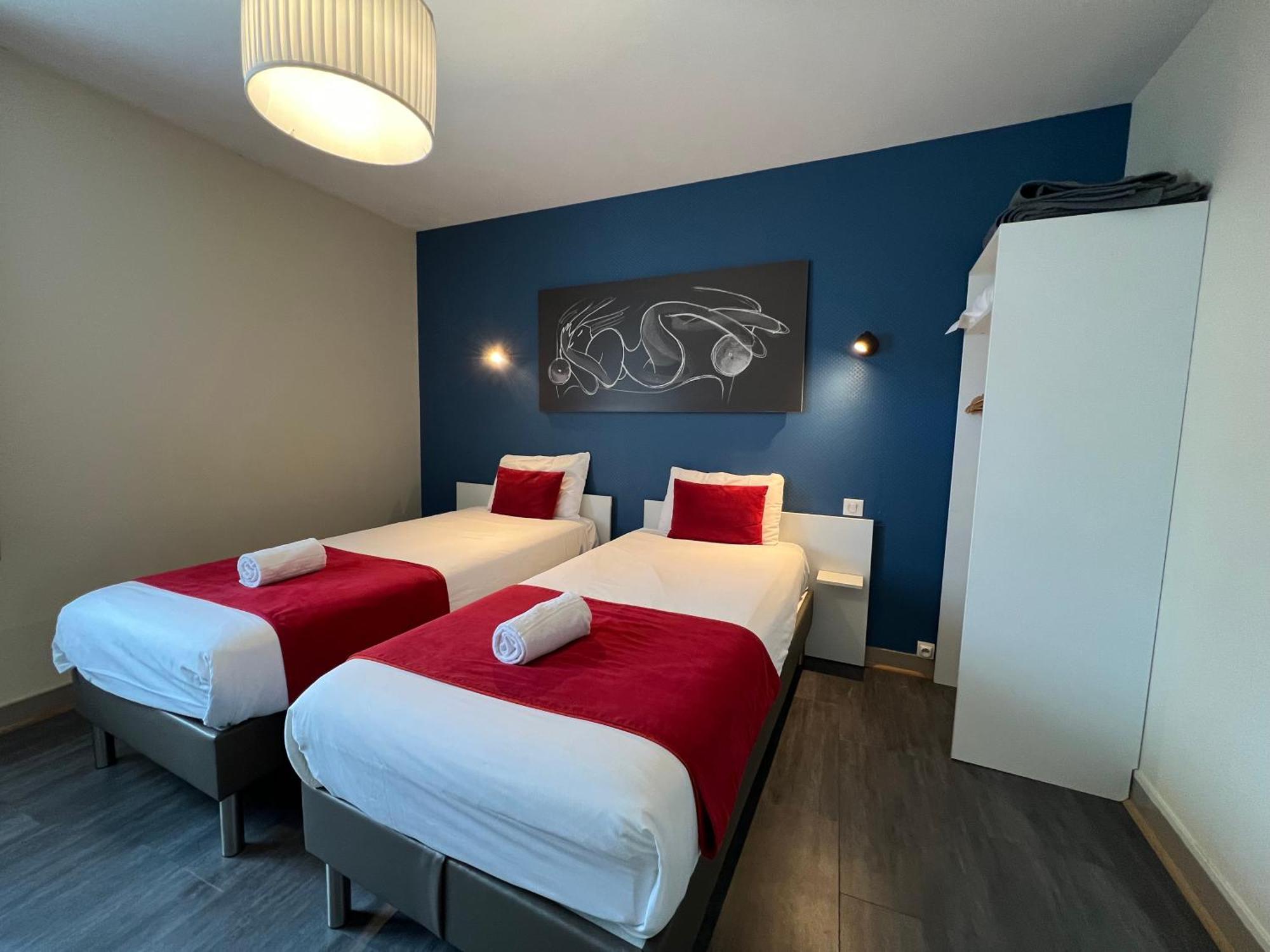 Brit Hotel Du Parc Niort Centre-Parking Gratuit Экстерьер фото