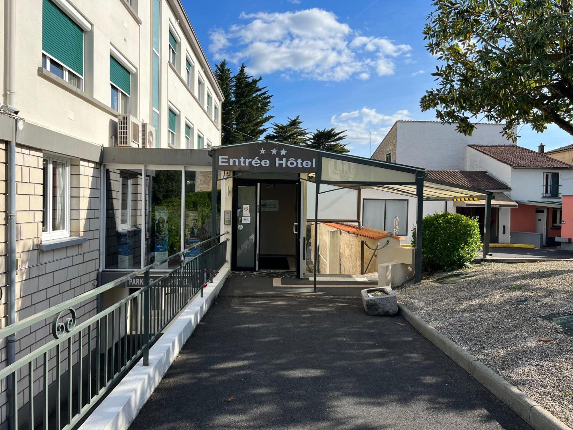 Brit Hotel Du Parc Niort Centre-Parking Gratuit Экстерьер фото