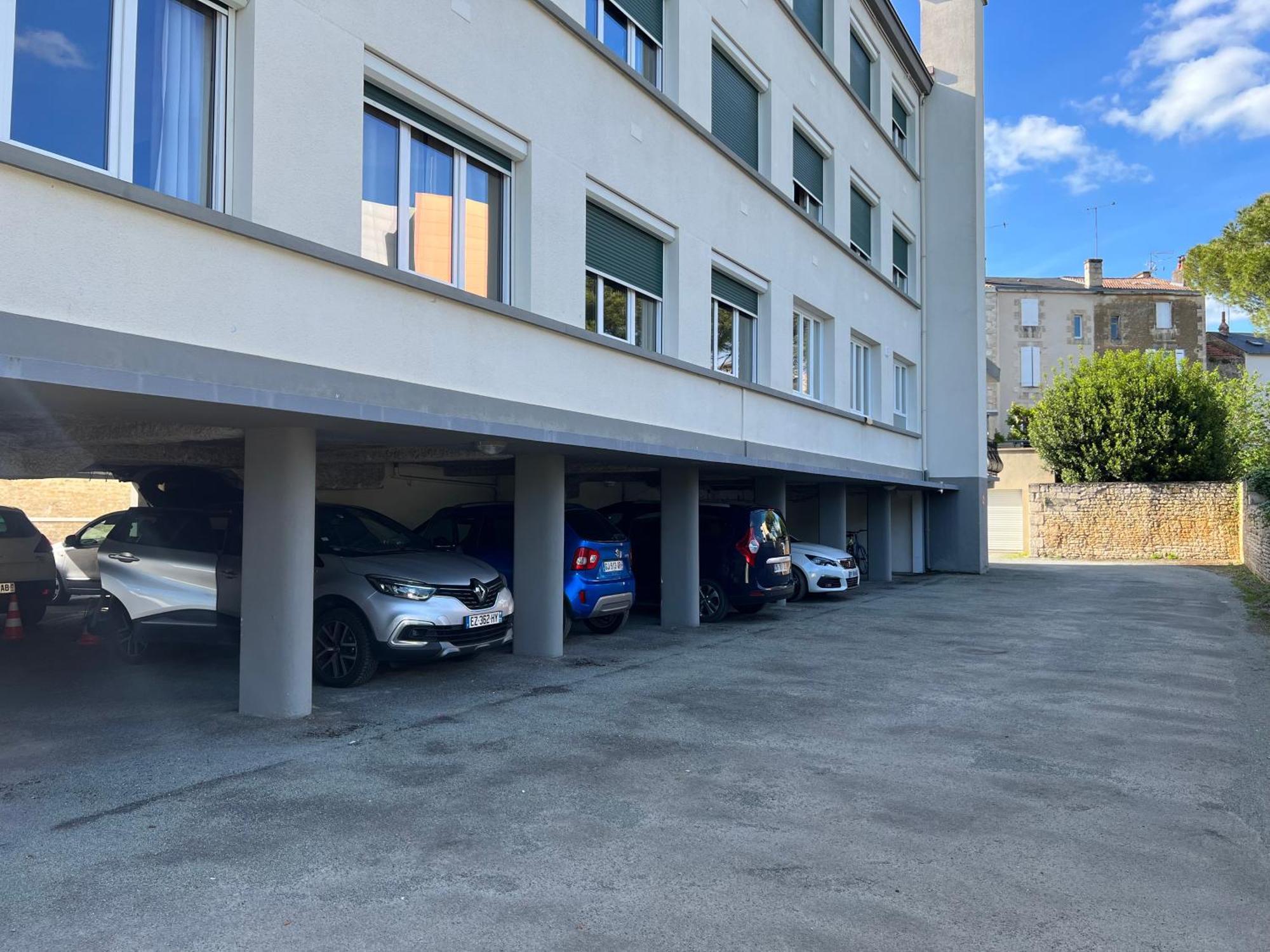 Brit Hotel Du Parc Niort Centre-Parking Gratuit Экстерьер фото