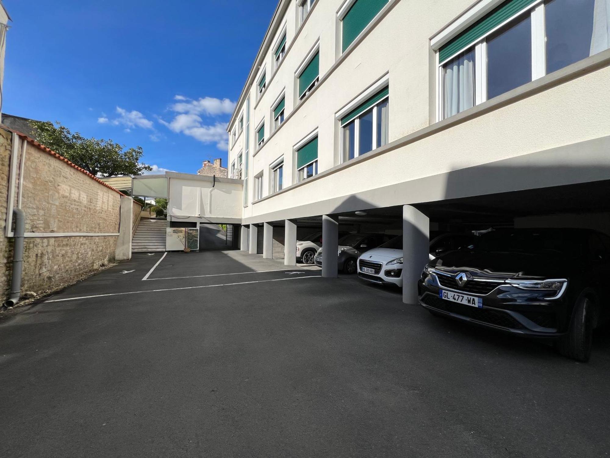 Brit Hotel Du Parc Niort Centre-Parking Gratuit Экстерьер фото