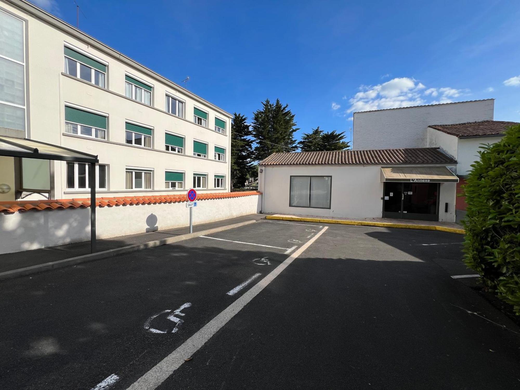 Brit Hotel Du Parc Niort Centre-Parking Gratuit Экстерьер фото