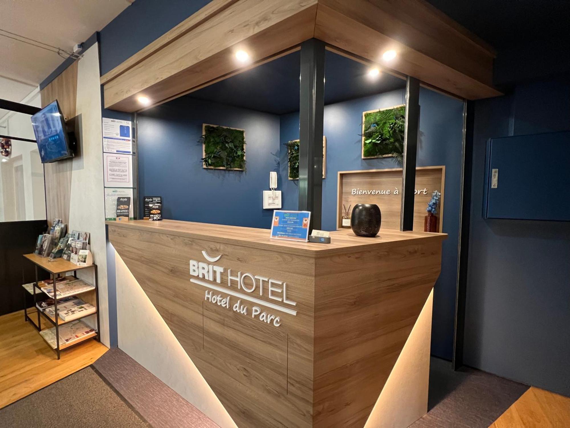 Brit Hotel Du Parc Niort Centre-Parking Gratuit Экстерьер фото