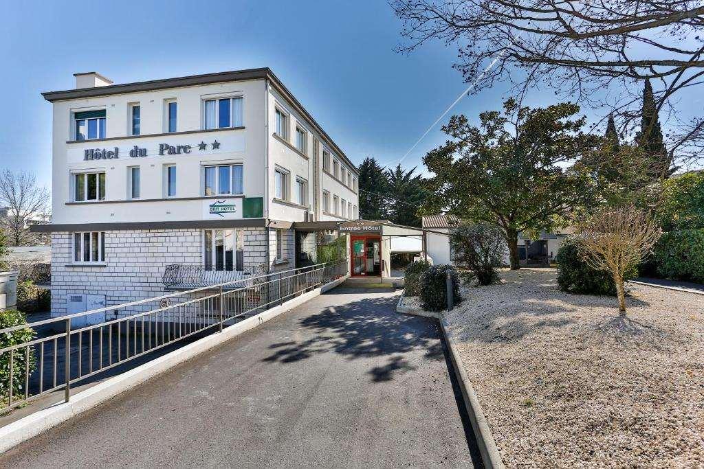 Brit Hotel Du Parc Niort Centre-Parking Gratuit Экстерьер фото