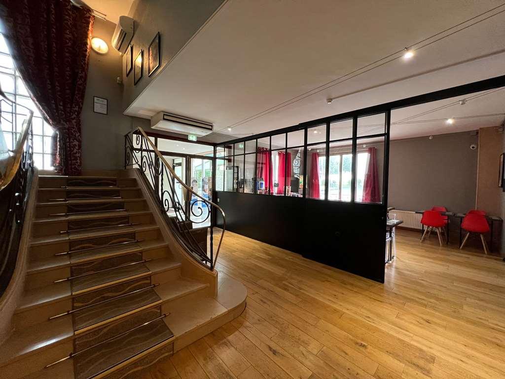 Brit Hotel Du Parc Niort Centre-Parking Gratuit Интерьер фото