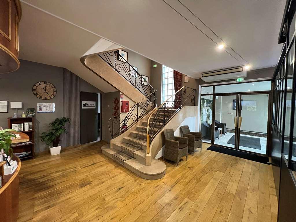 Brit Hotel Du Parc Niort Centre-Parking Gratuit Интерьер фото