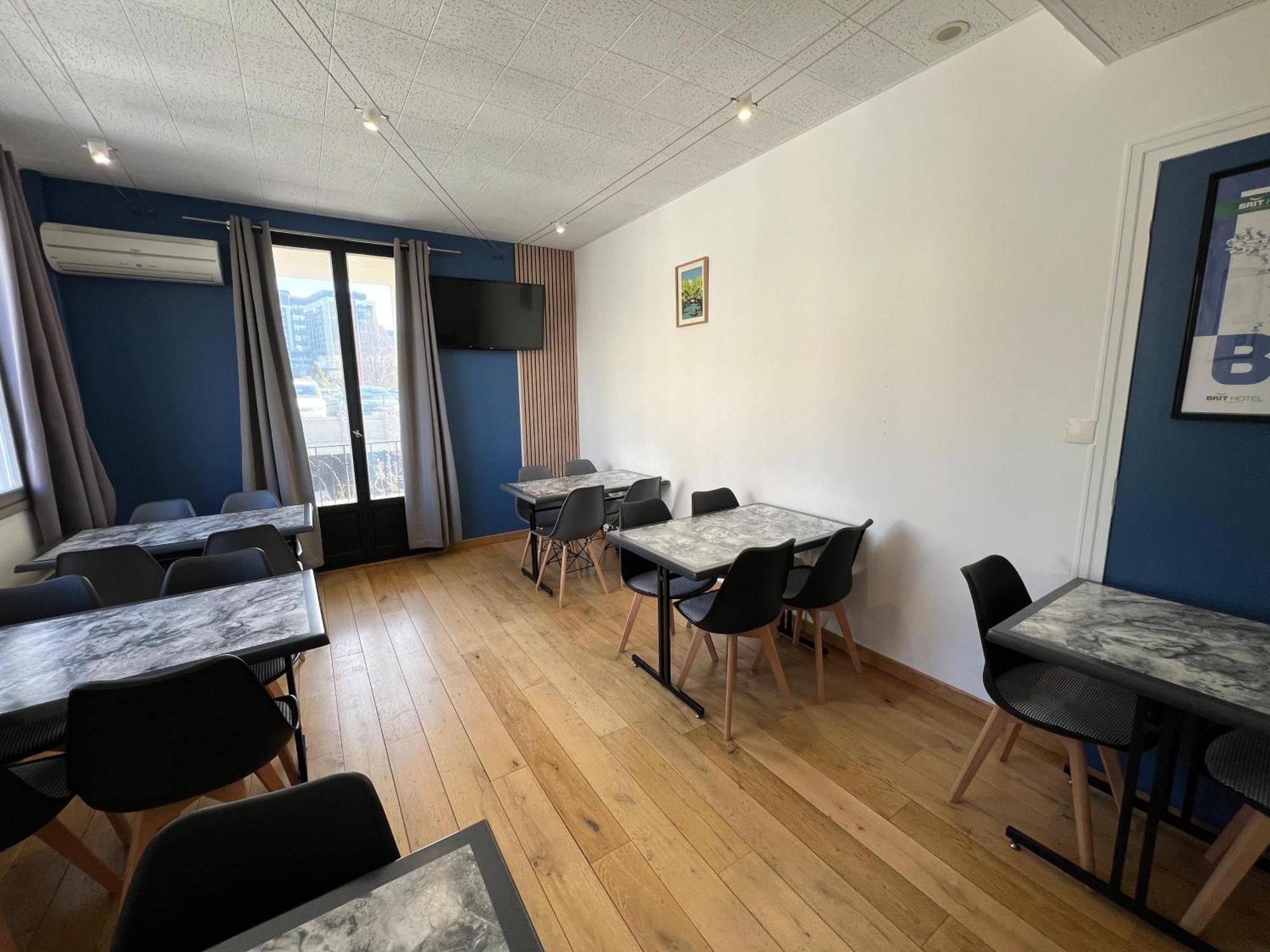 Brit Hotel Du Parc Niort Centre-Parking Gratuit Экстерьер фото