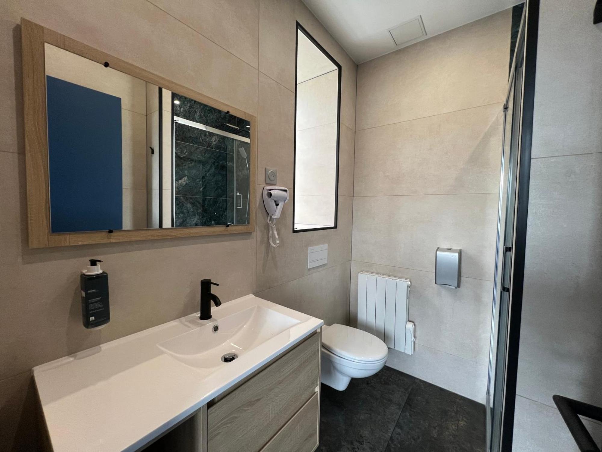 Brit Hotel Du Parc Niort Centre-Parking Gratuit Экстерьер фото