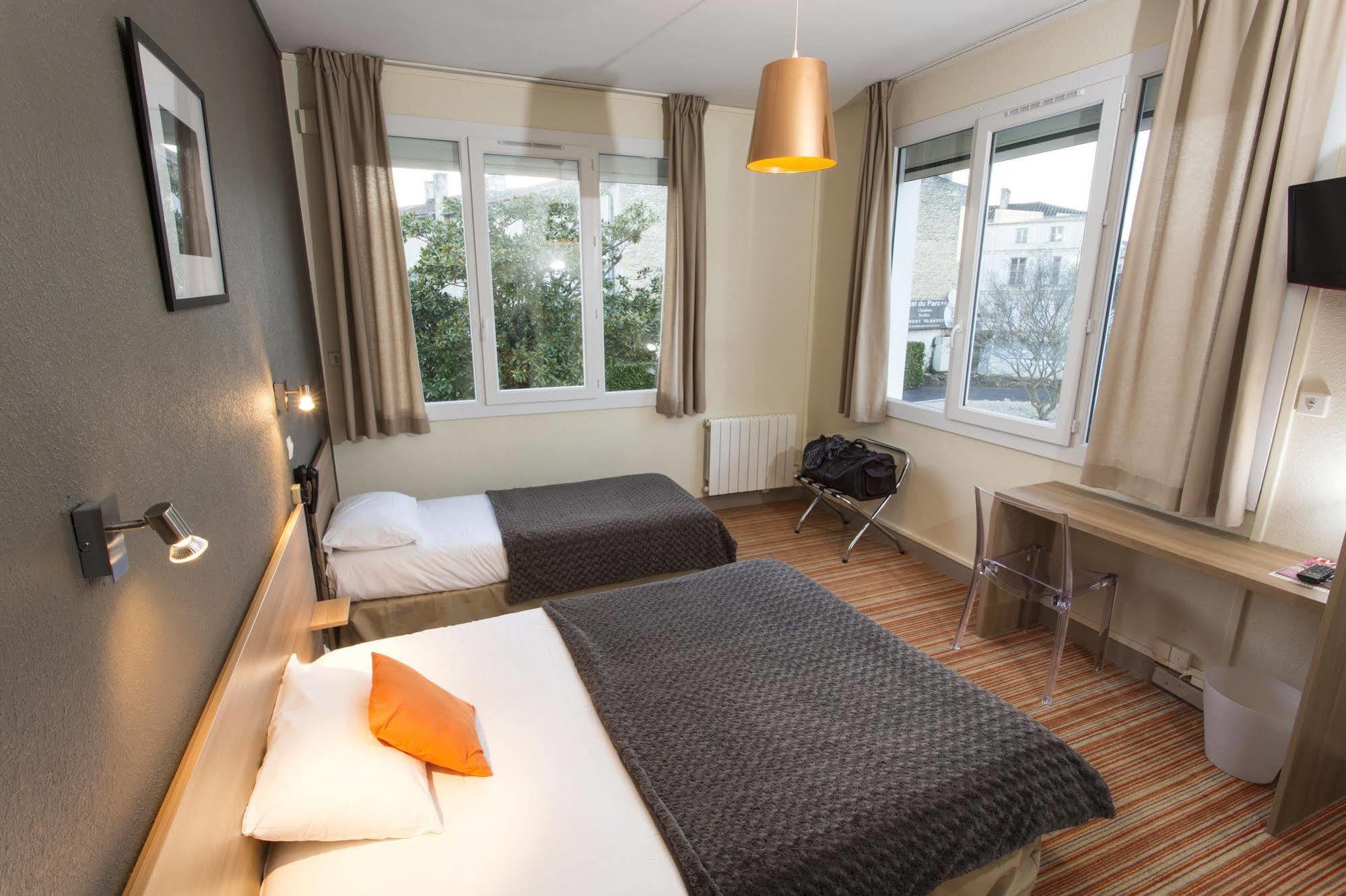 Brit Hotel Du Parc Niort Centre-Parking Gratuit Экстерьер фото