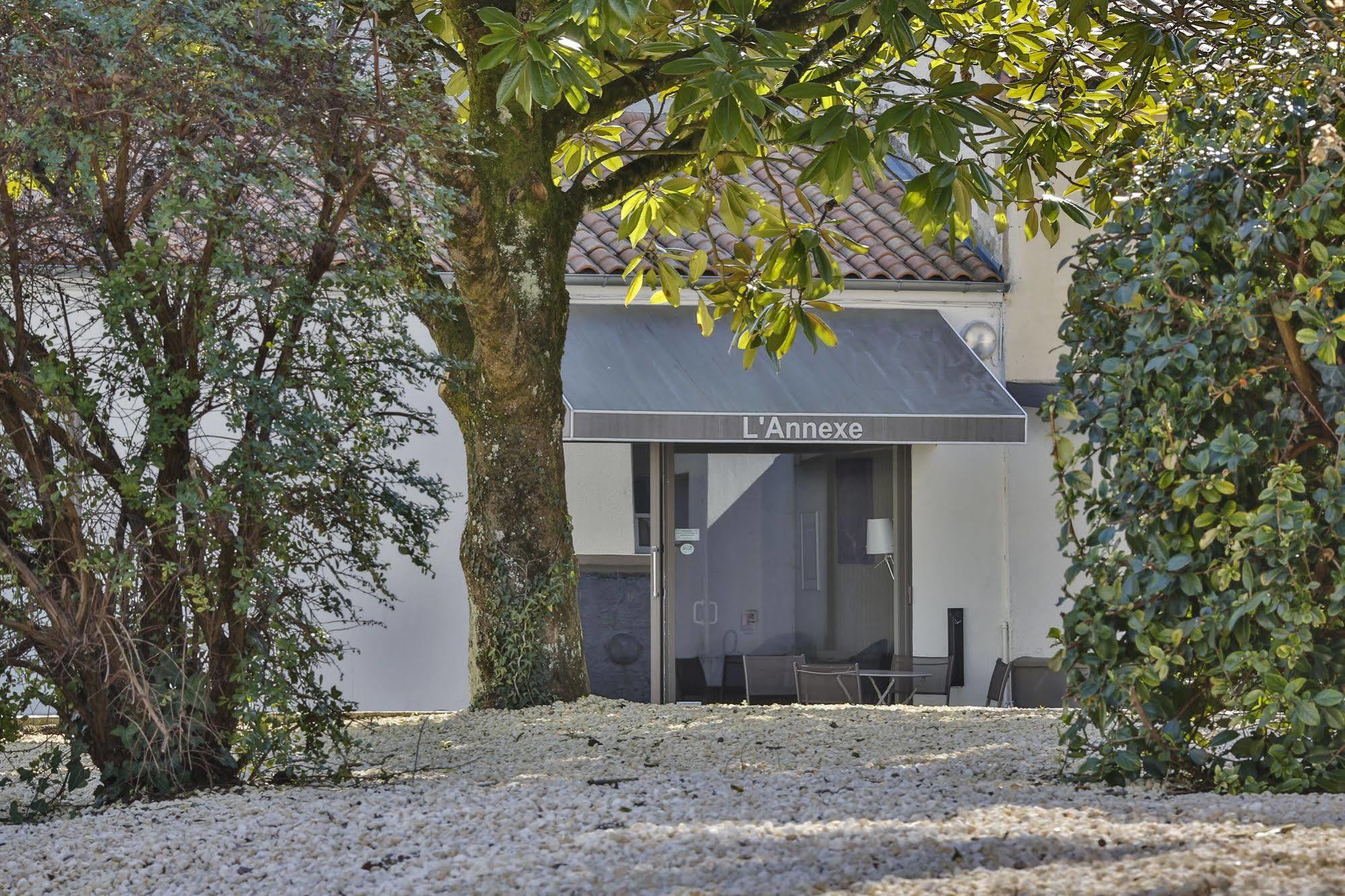 Brit Hotel Du Parc Niort Centre-Parking Gratuit Экстерьер фото